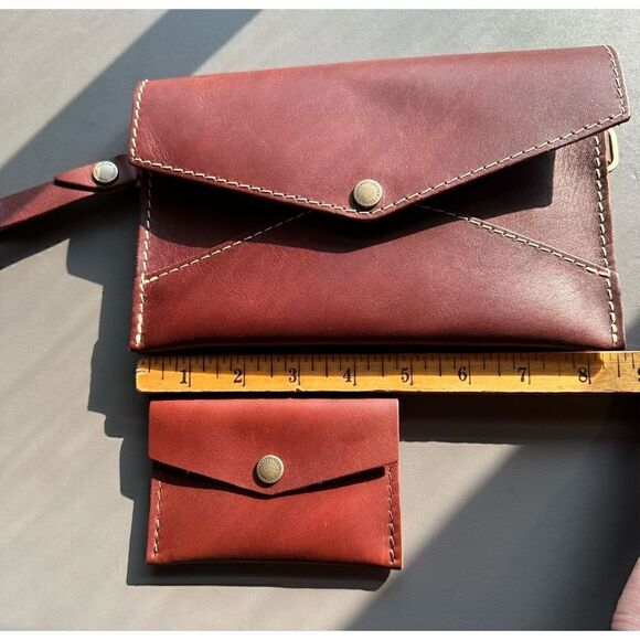 Portland Leather ENVELOPE CONVERTIBLE CROSSBODY and matching mini envelope walle - Picture 3 of 11